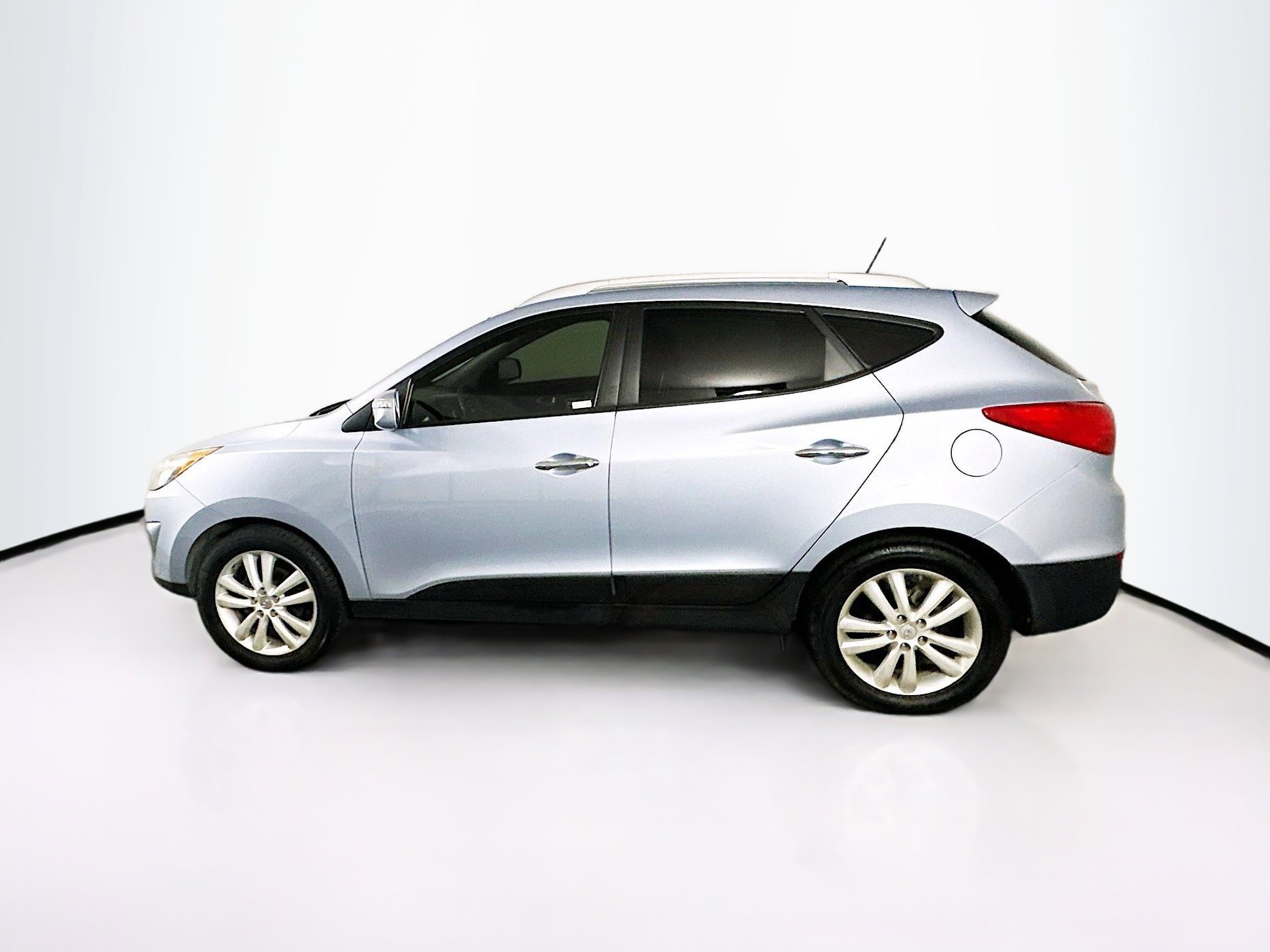 Used 2011 Hyundai Tucson Limited image 4