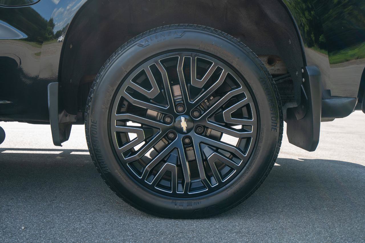 Used 2019 Chevrolet Silverado 1500 LTZ w/ LTZ Plus Package AWD/4WD image 9