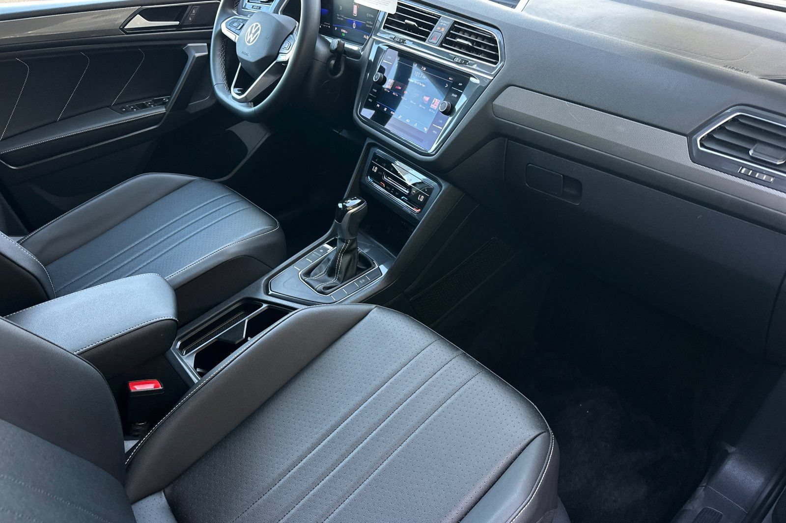 Used 2023 Volkswagen Tiguan SE FWD image 16