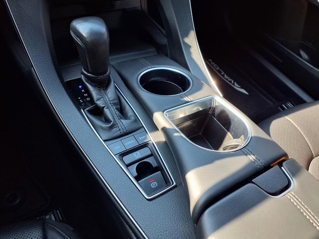 Used 2021 Toyota Avalon XSE image 16