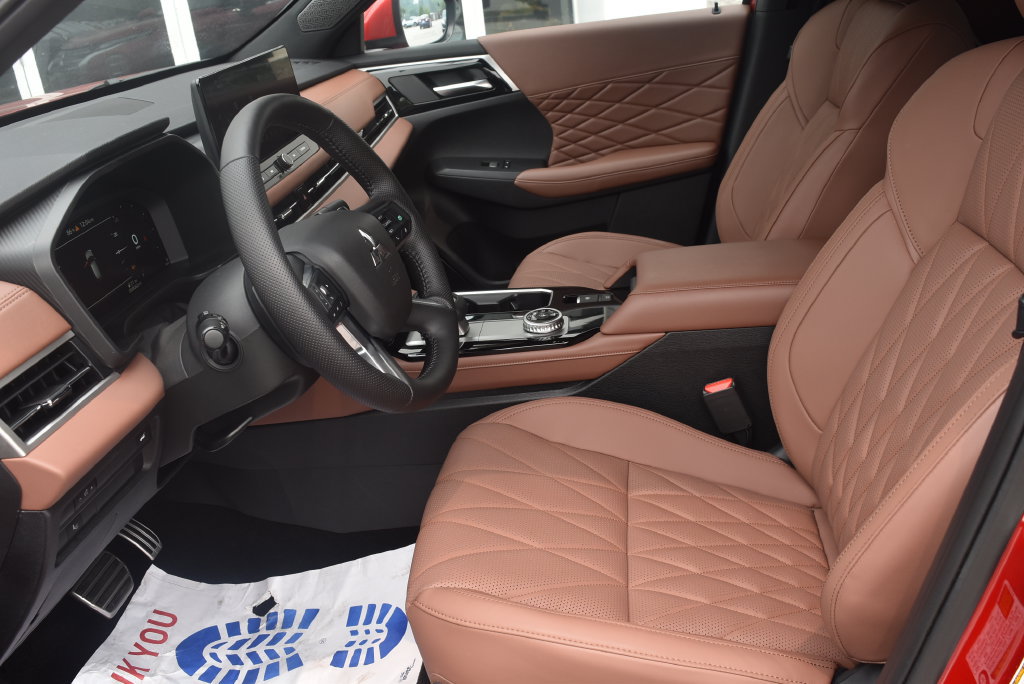 New 2025 Mitsubishi Outlander AWD image 8