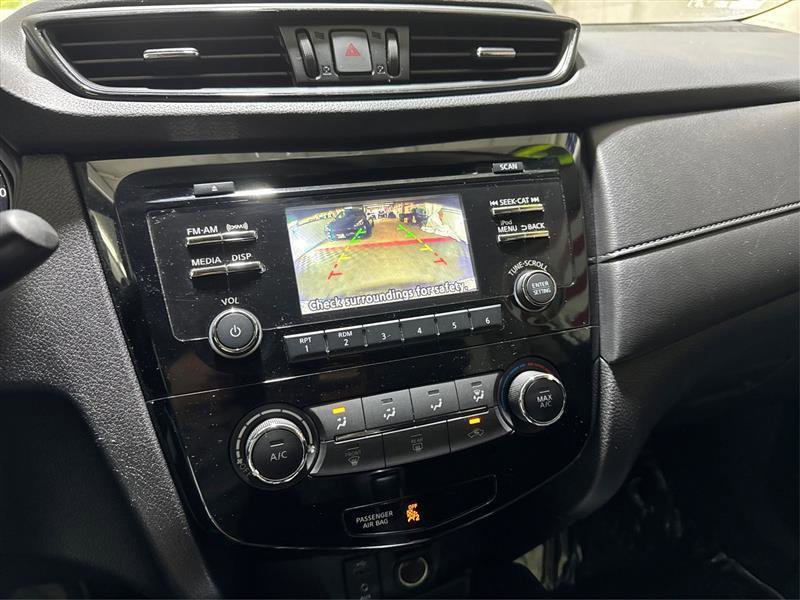 Used 2017 Nissan Rogue S AWD/4WD image 31