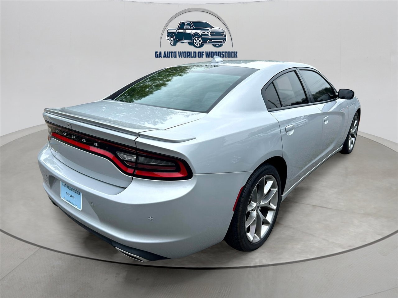 Used 2020 Dodge Charger SXT w/ Plus Group image 5
