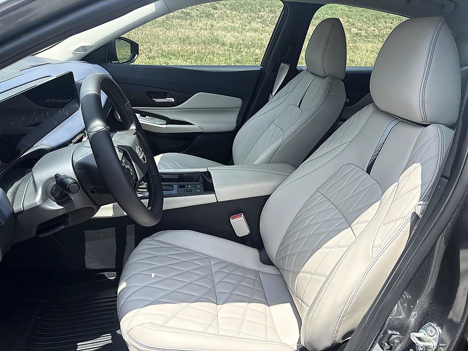 Certified 2026 Nissan Sentra SL w/ Floor Mat Package FWD image 13