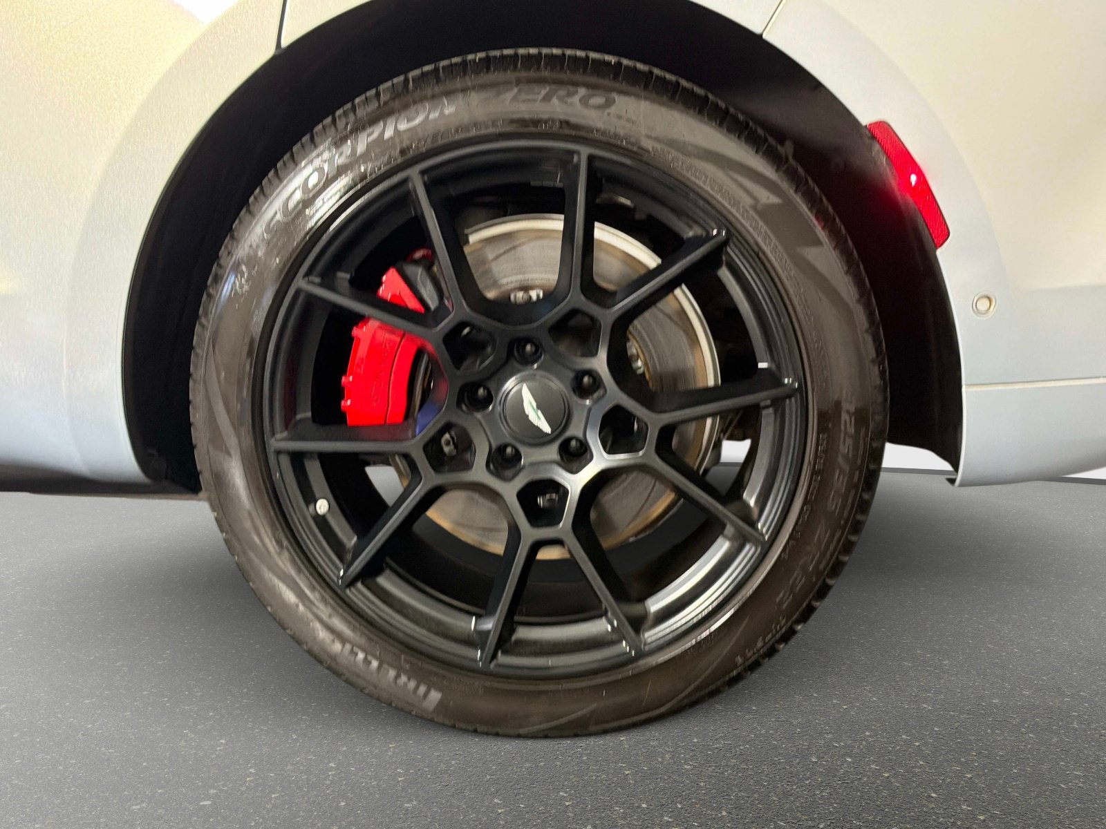 Used 2023 Aston Martin DBX AWD/4WD image 44