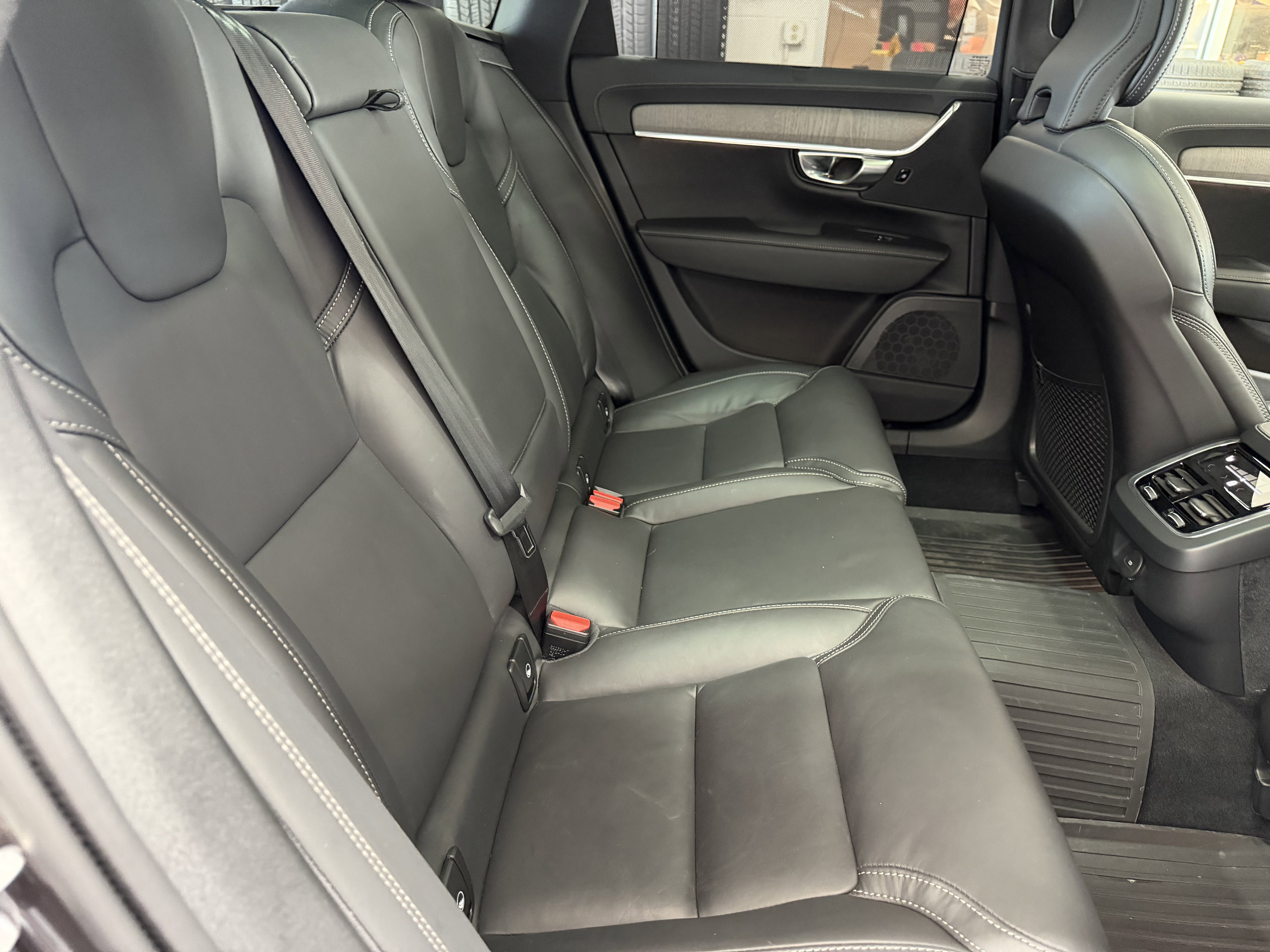 Used 2025 Volvo V90 B6 Cross Country Ultra w/ Protection Package Premier AWD/4WD image 32