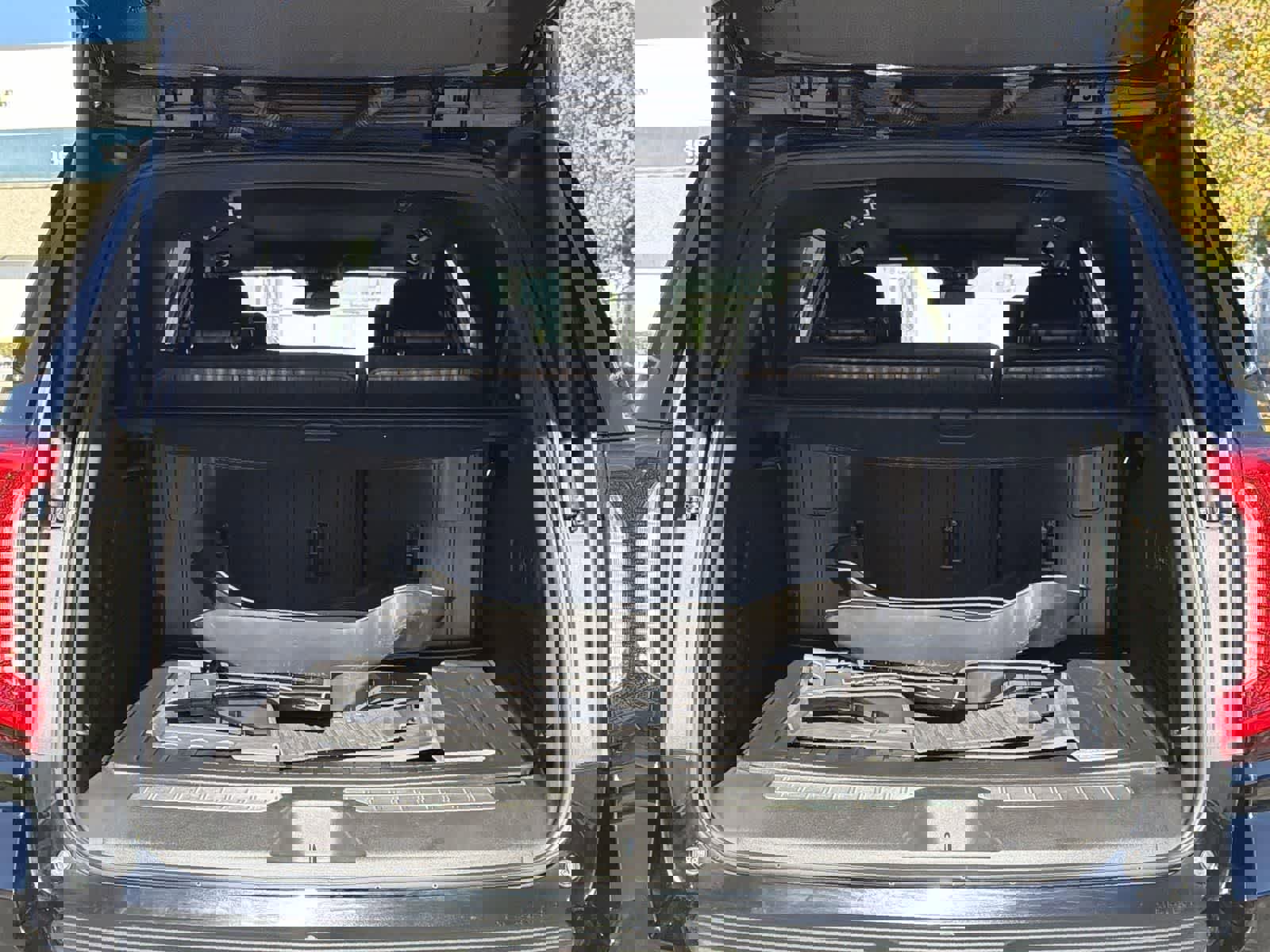 Used 2023 GMC Yukon XL Denali image 33