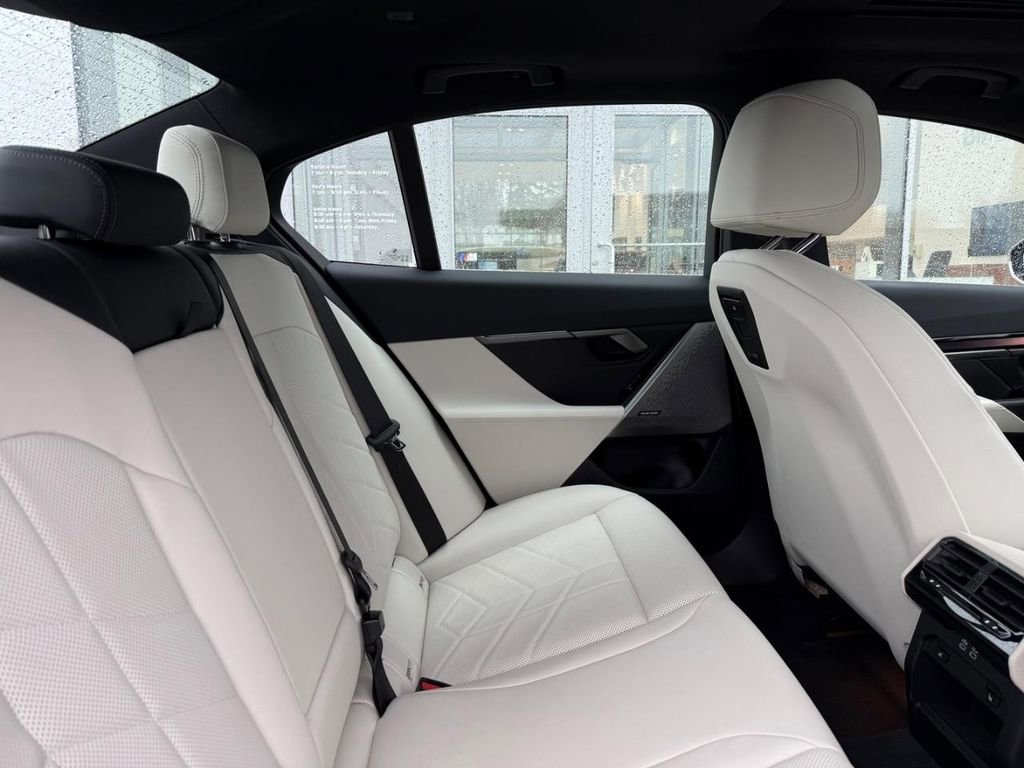 Certified 2026 BMW 540i xDrive image 10