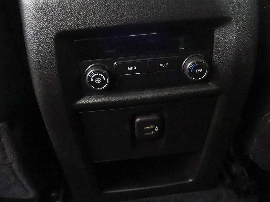 Used 2023 Chevrolet Traverse LT image 35