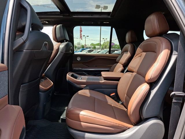 Used 2025 Lincoln Navigator L Reserve image 10