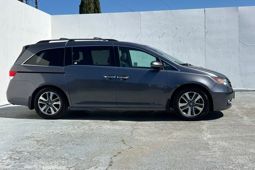 Used 2014 Honda Odyssey Touring Elite image 2