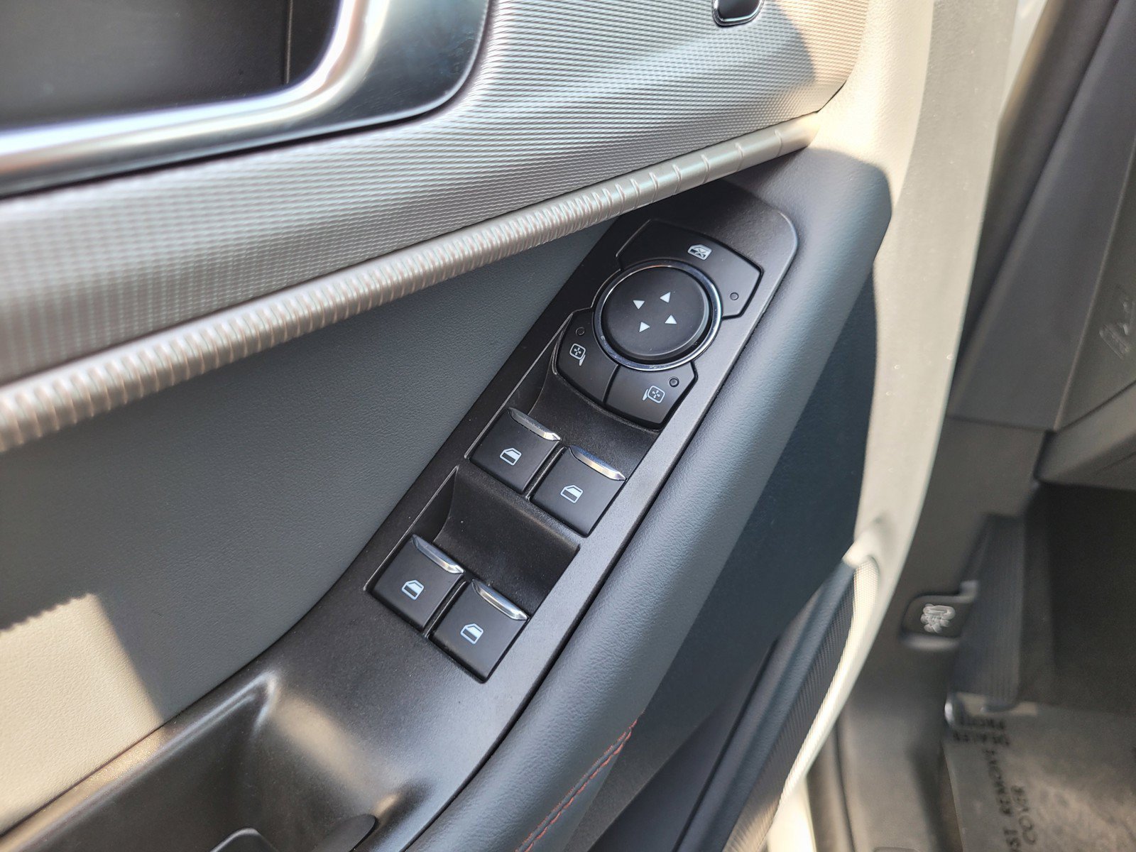 Used 2025 Ford Explorer Active RWD image 27