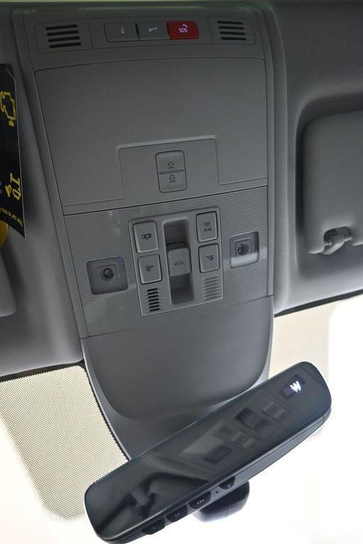 New 2025 Volkswagen Taos SEL image 36