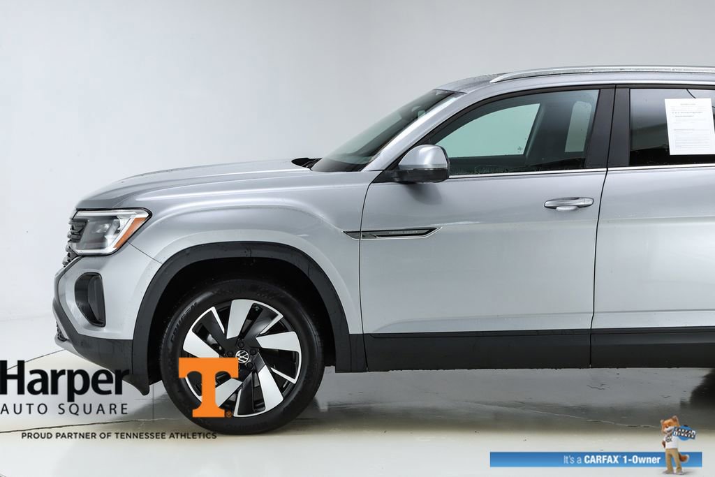 Used 2024 Volkswagen Atlas Cross Sport SE w/ Panoramic Sunroof Package image 3