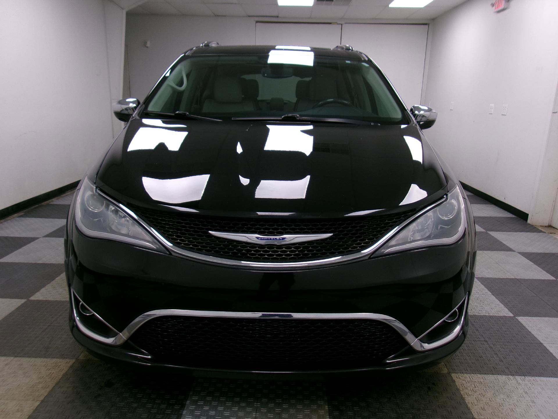 Used 2020 Chrysler Pacifica Limited image 18