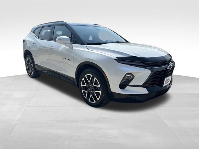 Certified 2023 Chevrolet Blazer RS w/ Driver Confidence II Package image 5