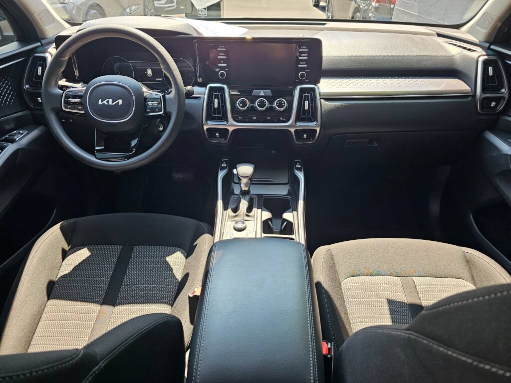 Used 2023 Kia Sorento LX AWD/4WD image 19