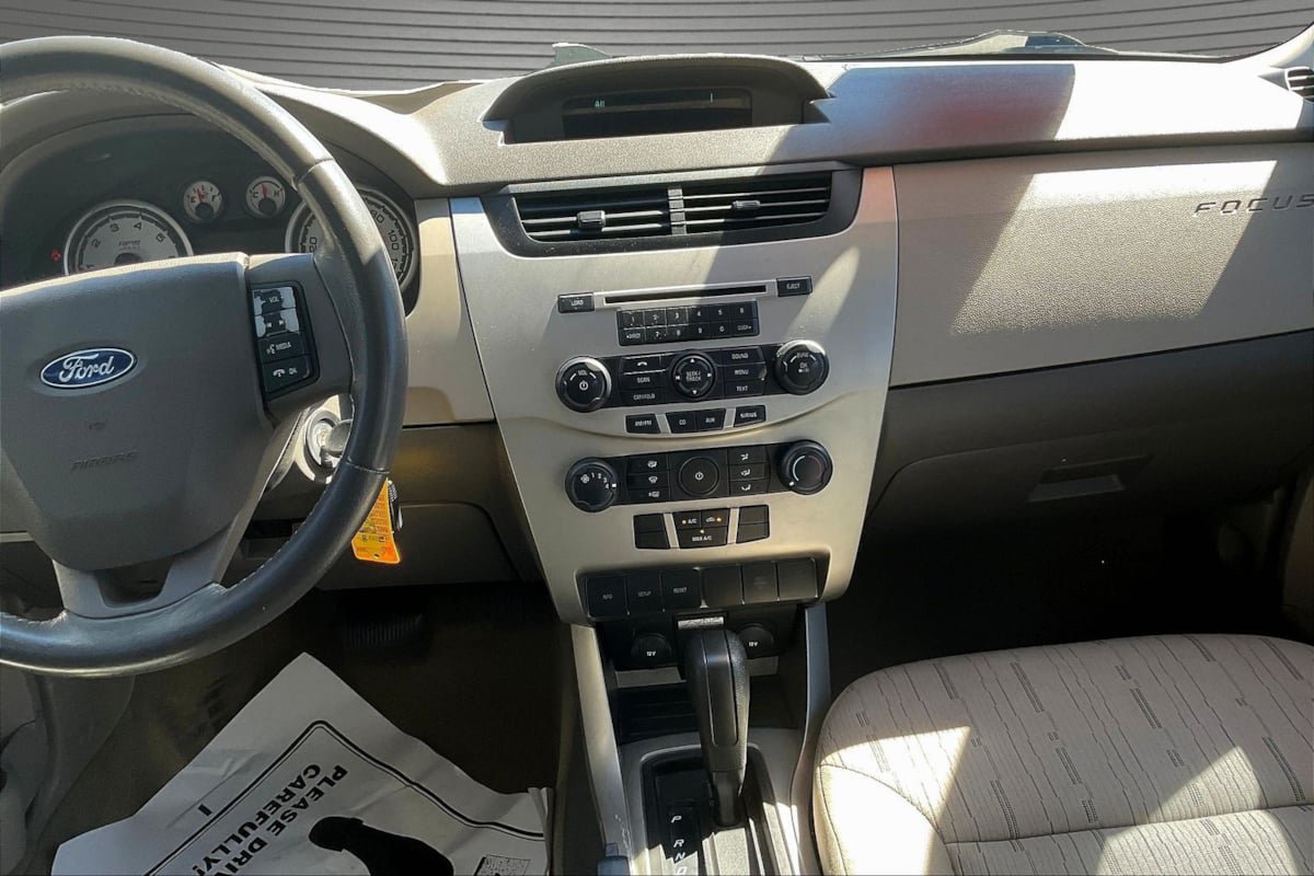 Used 2008 Ford Focus SE FWD image 9