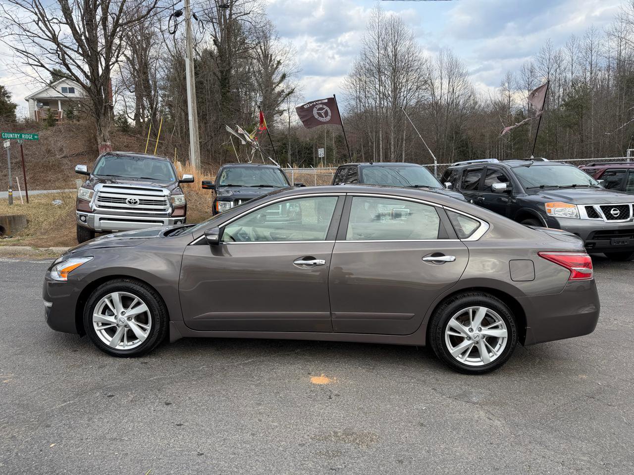 Used 2013 Nissan Altima 2.5 SL w/ Technology Pkg FWD image 4