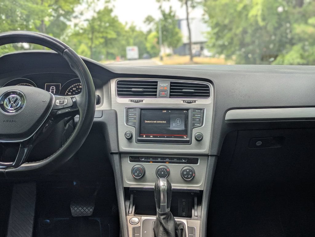 Used 2016 Volkswagen Golf SE FWD image 18