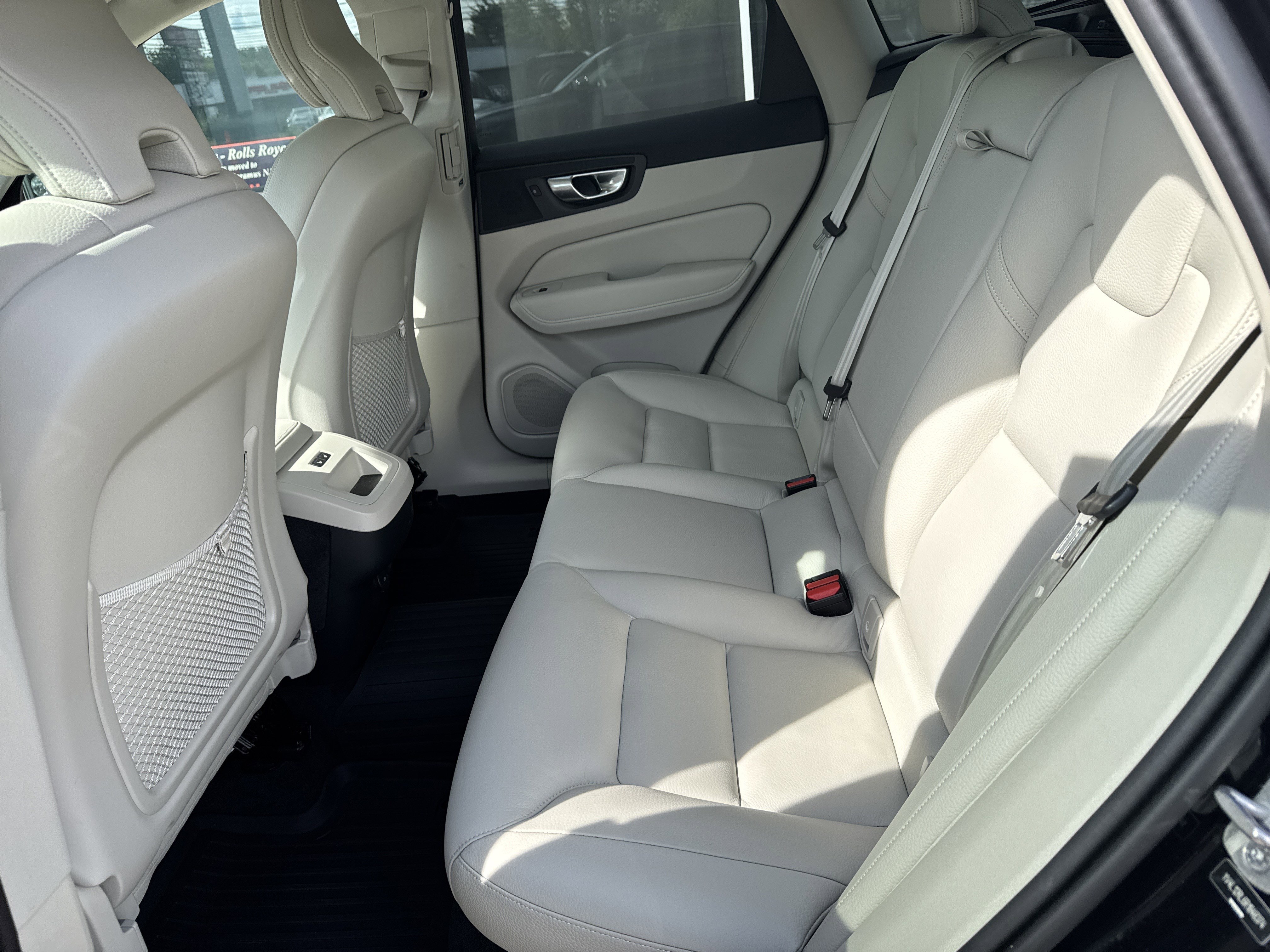 Used 2024 Volvo XC60 B5 Plus w/ Protection Package Premier image 28