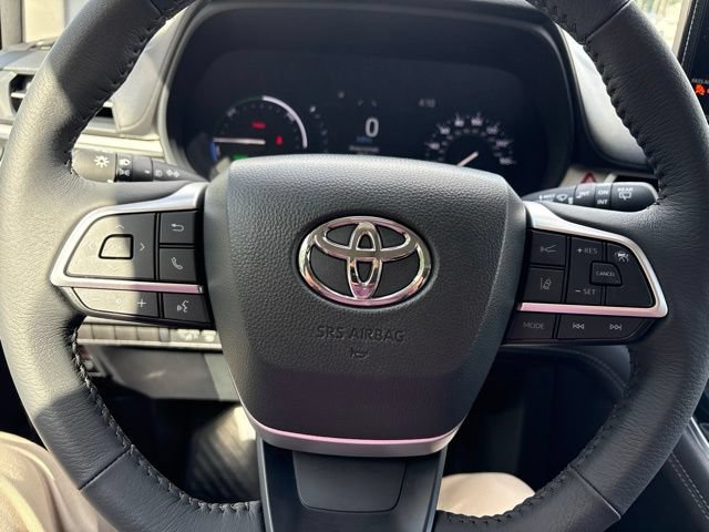Used 2026 Toyota Sienna XLE FWD image 16