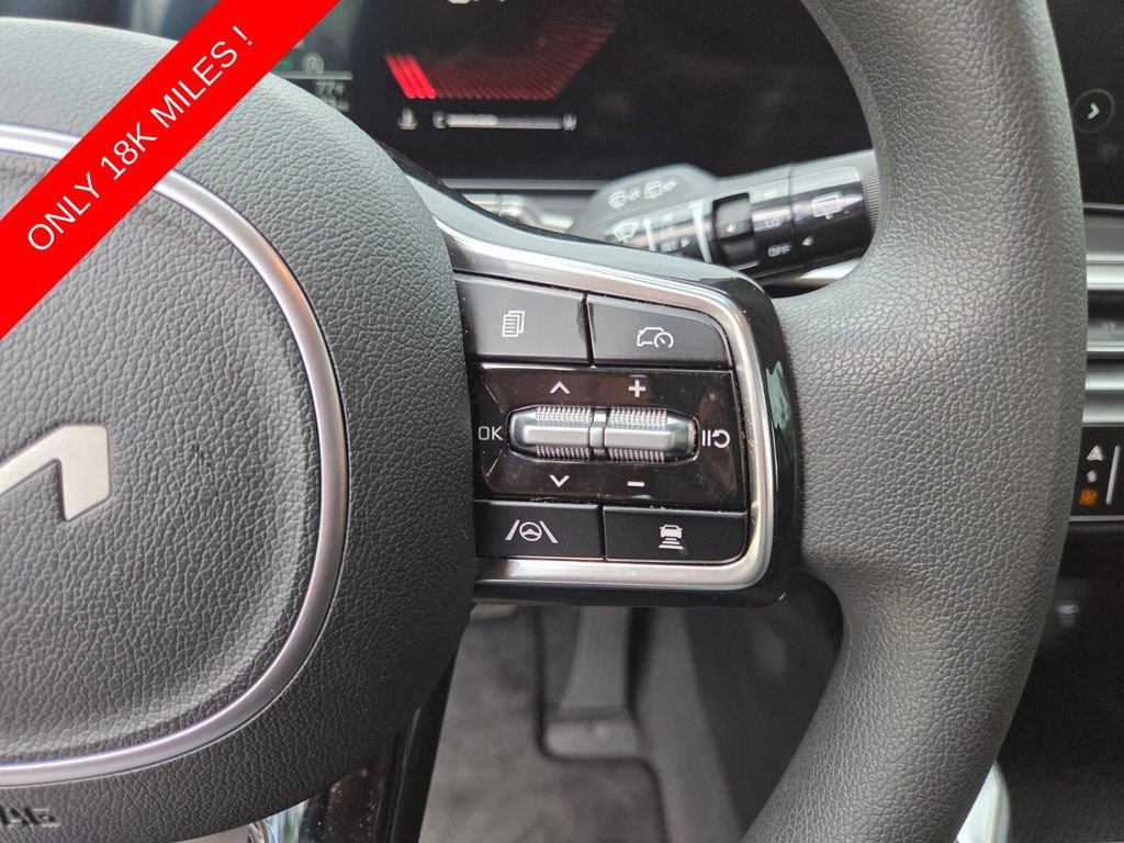 Used 2025 Kia Sorento LX FWD image 33