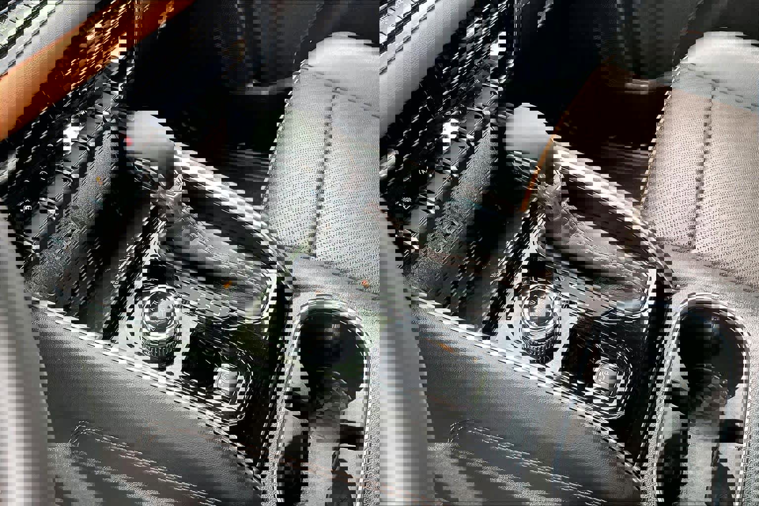 Used 2026 GMC Canyon AT4 w/ Technology Plus Package image 32