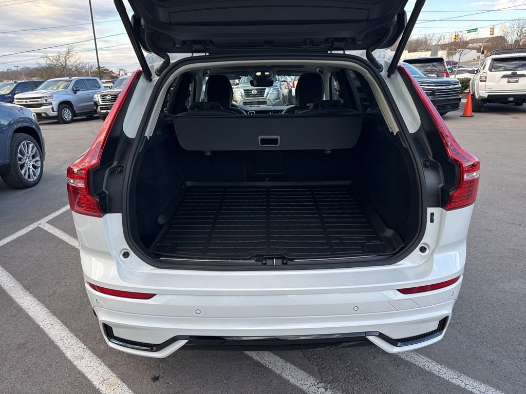 Used 2024 Volvo XC60 B5 Plus image 26
