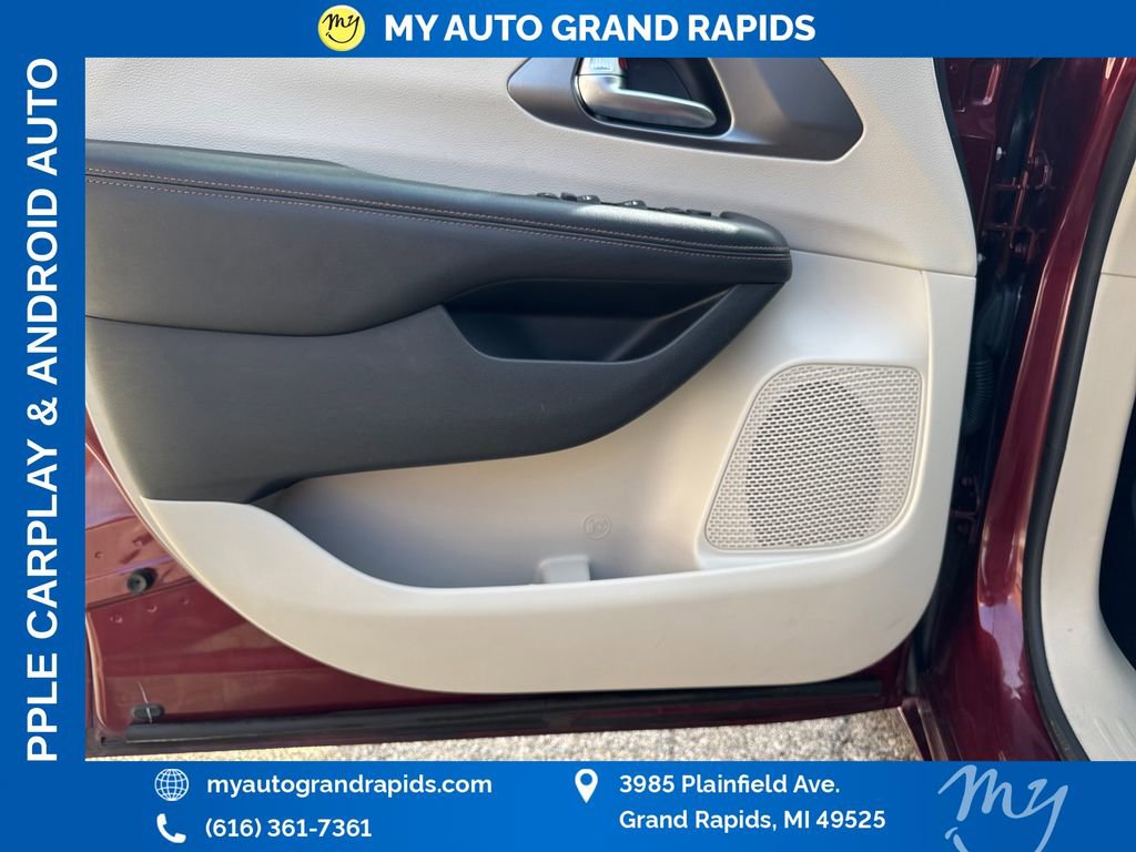 Used 2020 Chrysler Pacifica Touring w/ Cold Weather Group FWD image 10