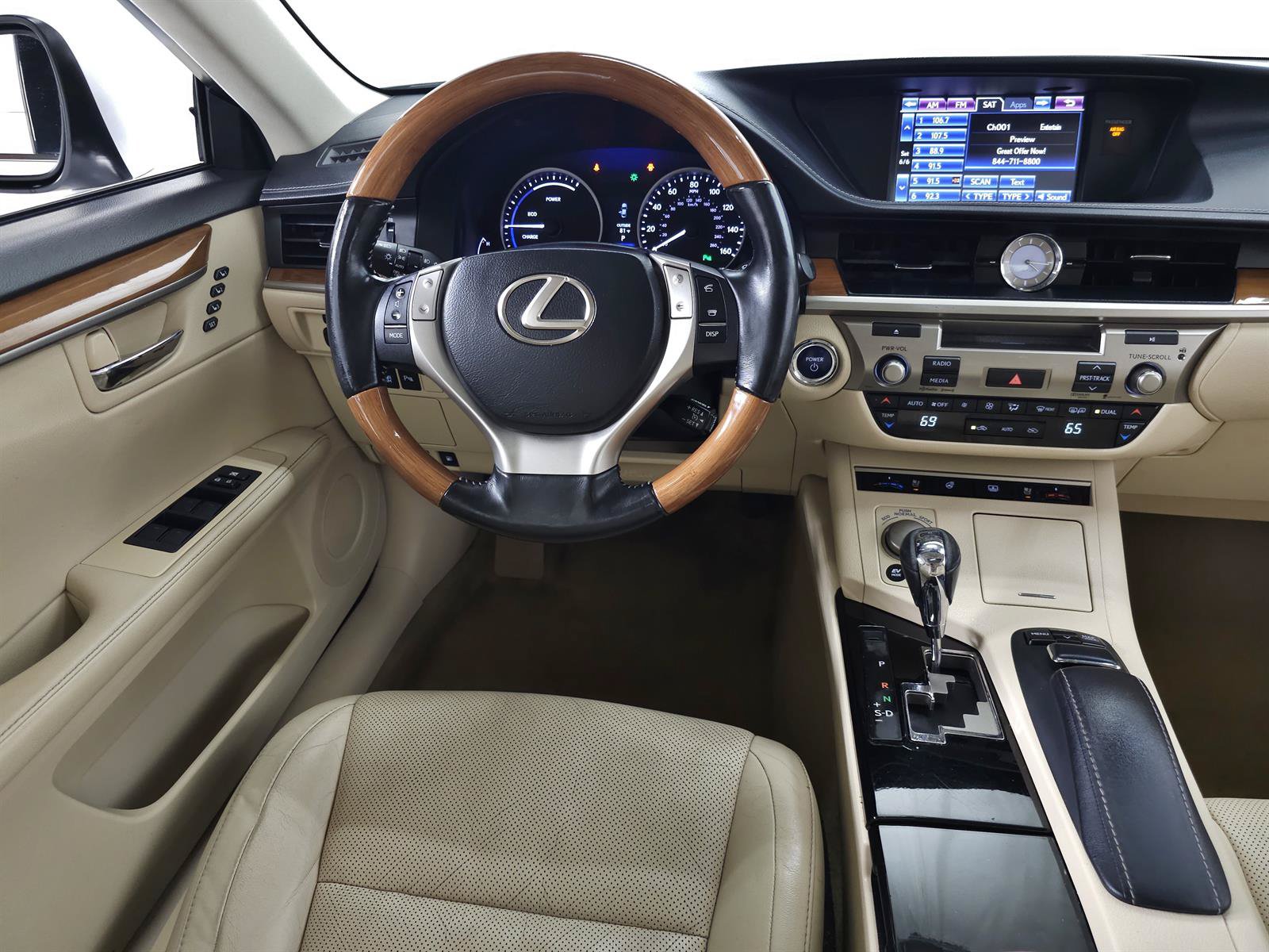 Used 2014 Lexus ES 300h w/ Luxury Package w/Bamboo Trim FWD image 17