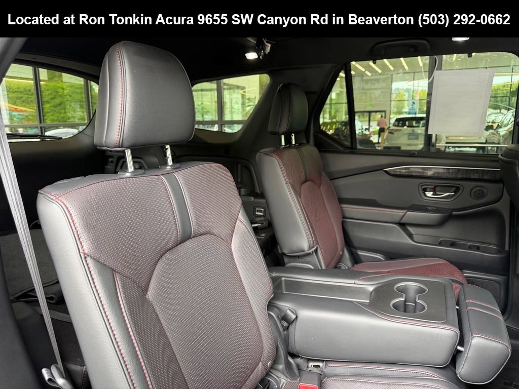 Used 2025 Honda Pilot Black Edition image 31