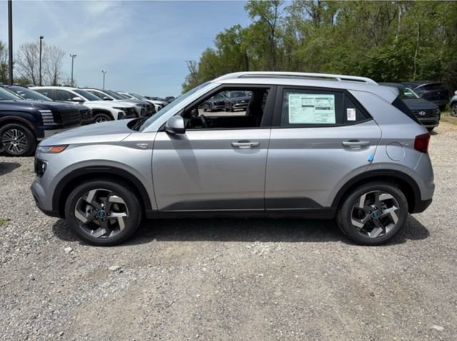 New 2026 Hyundai Venue SEL FWD image 2