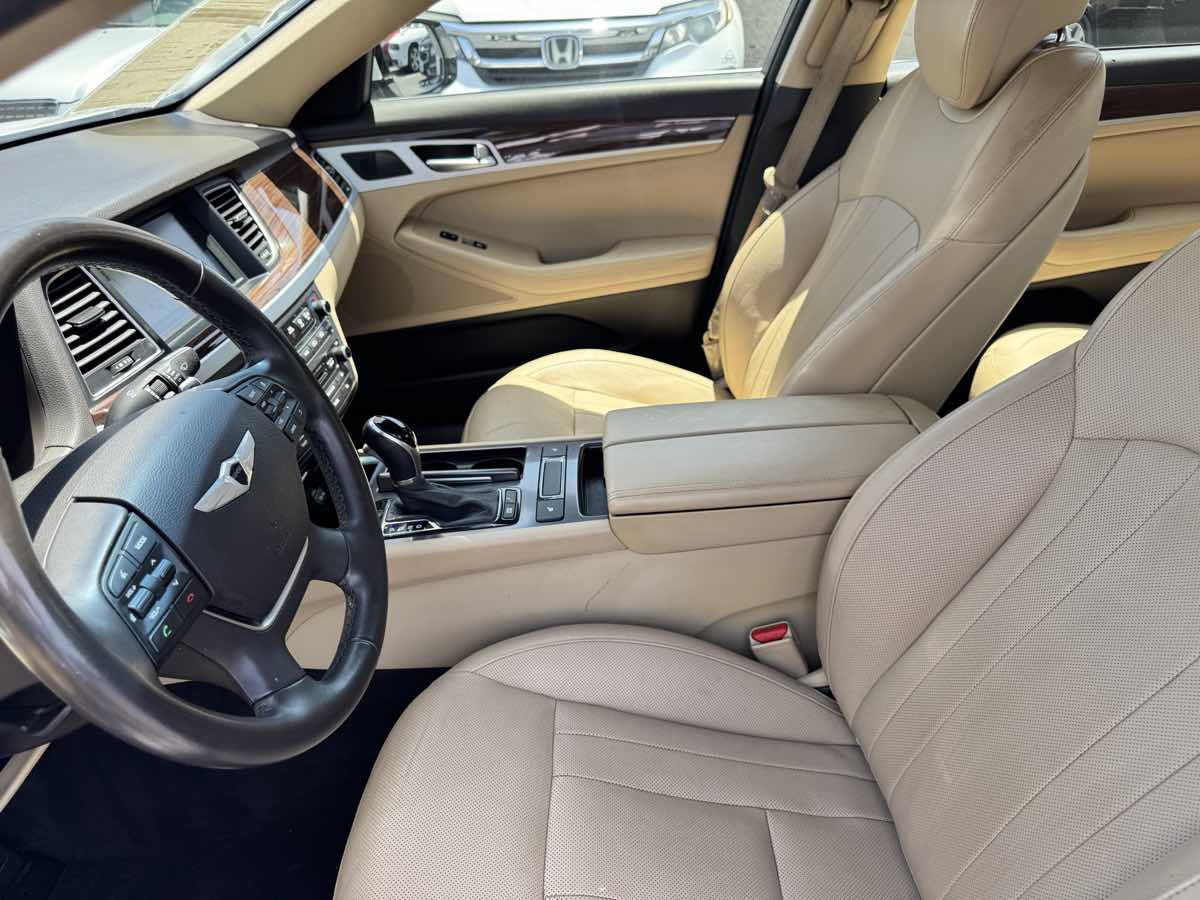 Used 2015 Hyundai Genesis 3.8 RWD image 33