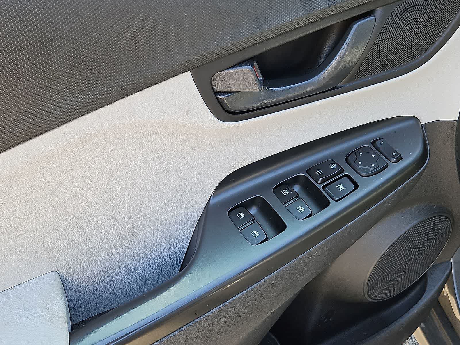 Used 2023 Hyundai Kona SEL FWD image 27