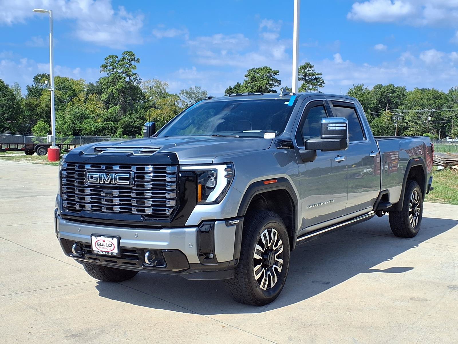 Used 2025 GMC Sierra 3500 Denali Ultimate AWD/4WD image 3