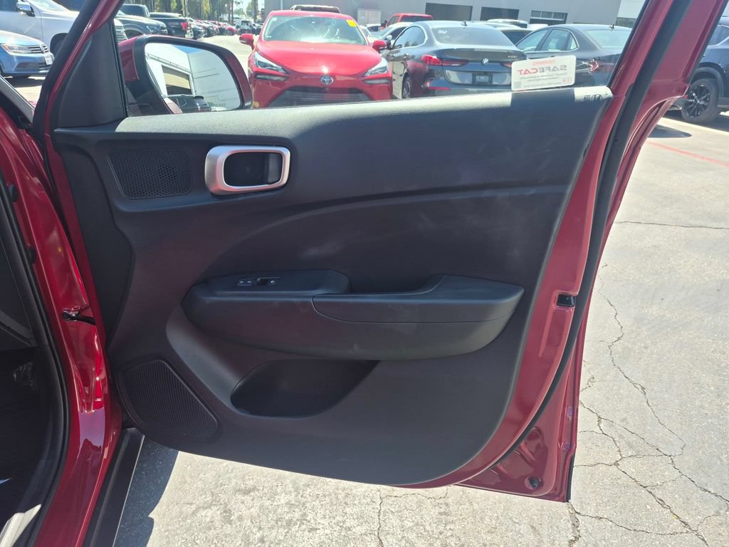 Used 2026 Hyundai Venue SE FWD image 31