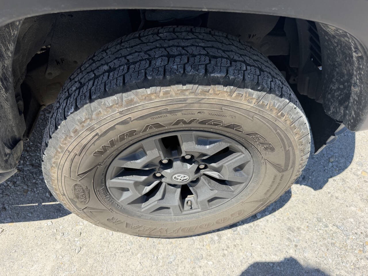 Used 2020 Toyota Tacoma SR RWD image 12