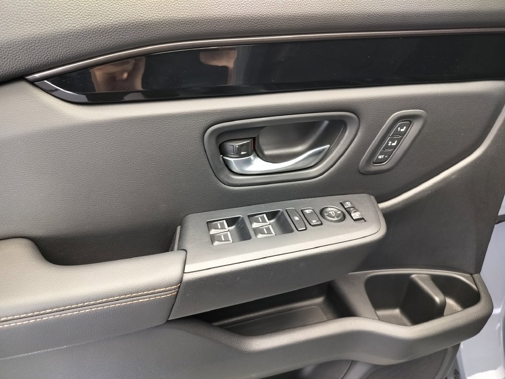 Used 2025 Honda Pilot TrailSport image 7