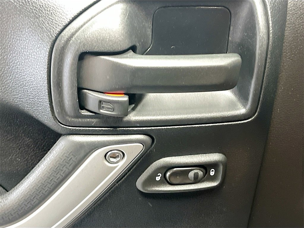 Used 2016 Jeep Wrangler Unlimited Sahara w/ Connectivity Group image 15