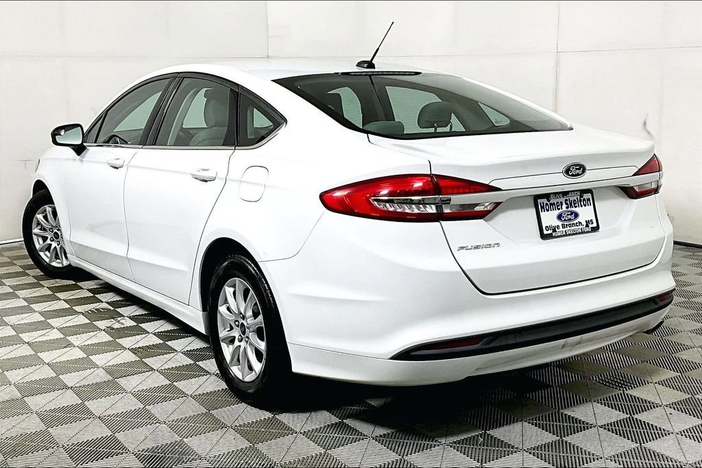 Used 2018 Ford Fusion S image 11