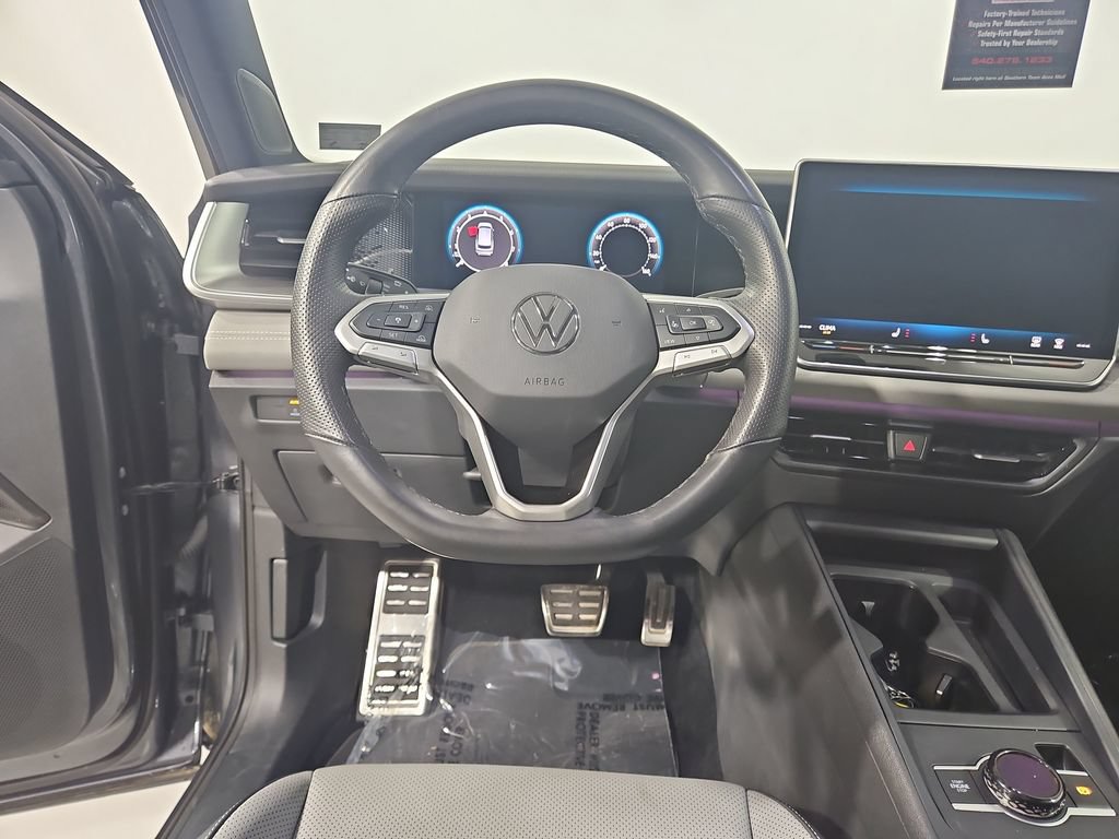 Used 2025 Volkswagen Tiguan SE R-Line AWD/4WD image 16