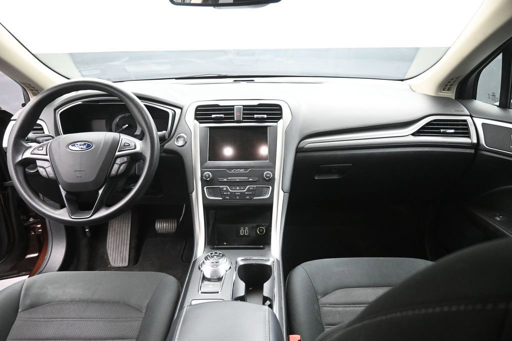 Used 2019 Ford Fusion SE FWD image 12