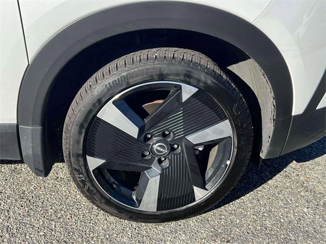 Used 2025 Nissan Kicks SR image 11