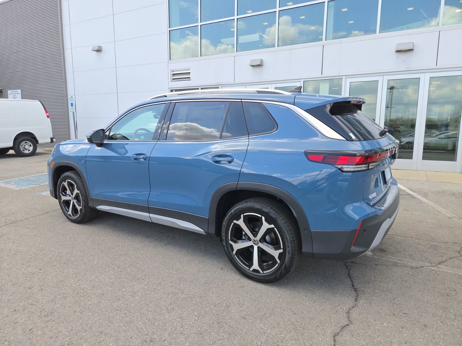New 2026 Volkswagen Tiguan SE AWD/4WD image 9