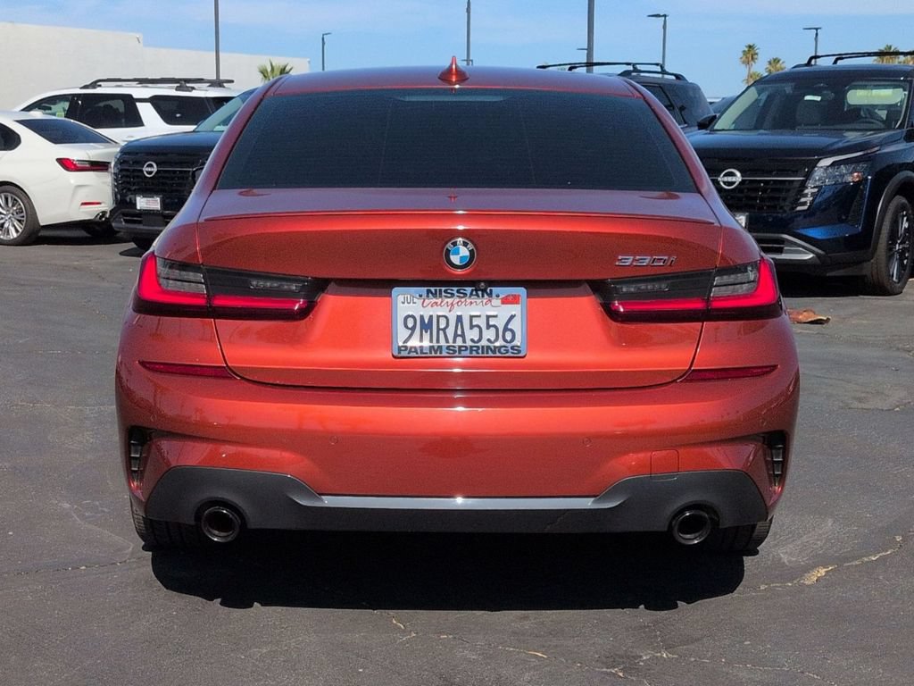 Used 2022 BMW 330i Sedan w/ M Sport Package RWD image 4