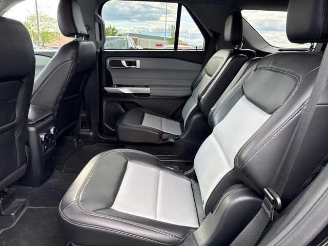 Used 2023 Ford Explorer XLT w/ Equipment Group 202A AWD/4WD image 24