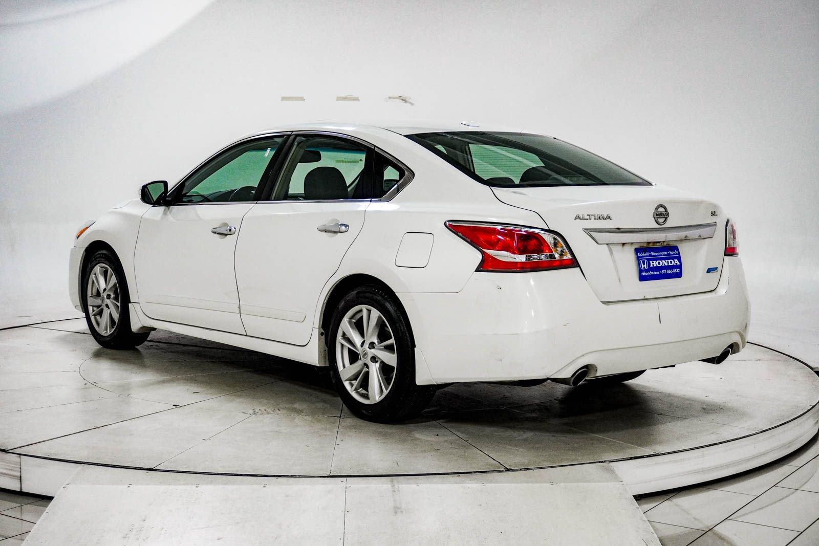 Used 2013 Nissan Altima 2.5 SL w/ 2.5 Moonroof Pkg FWD image 6
