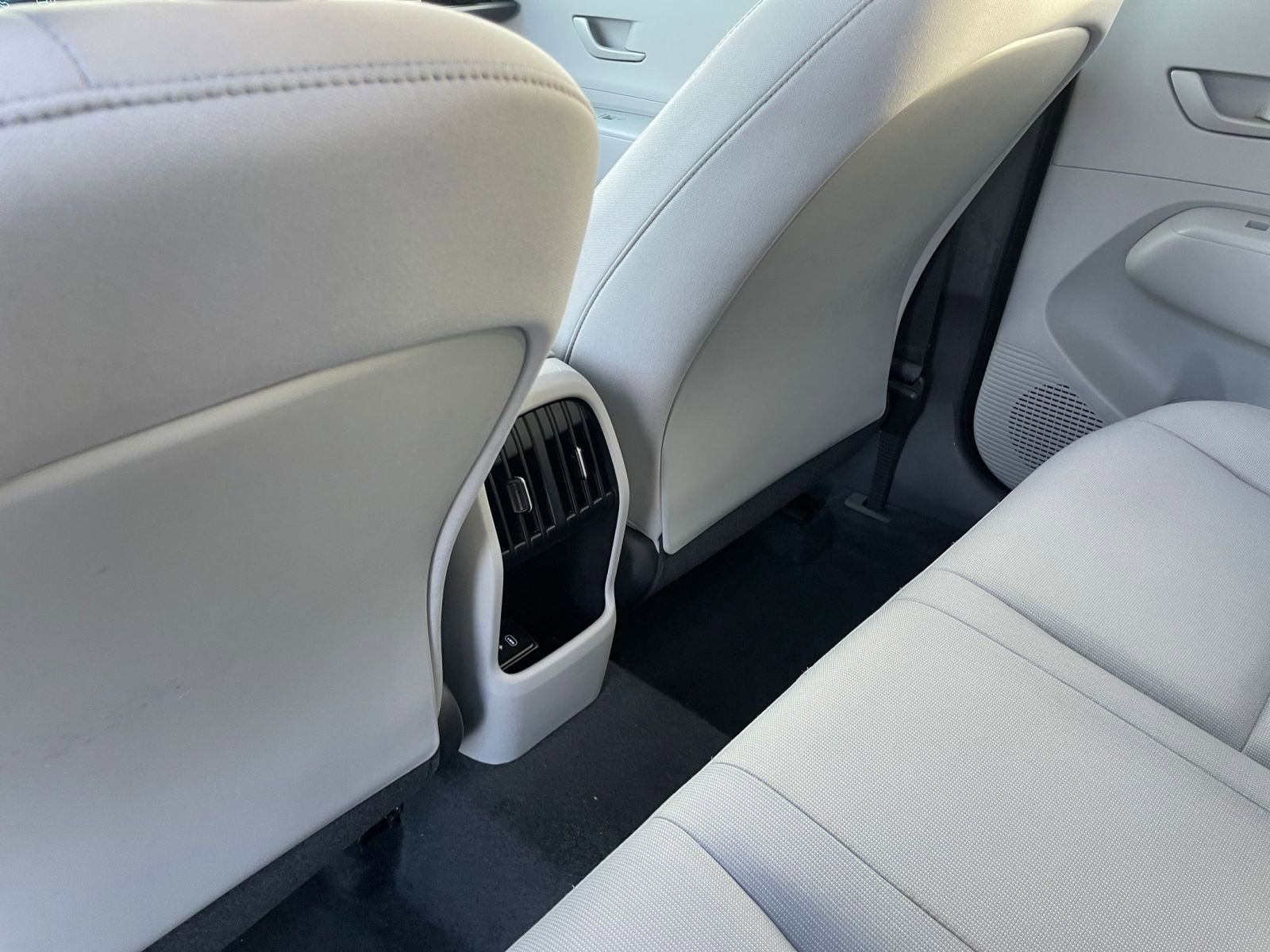 Used 2025 Hyundai Kona SEL image 24