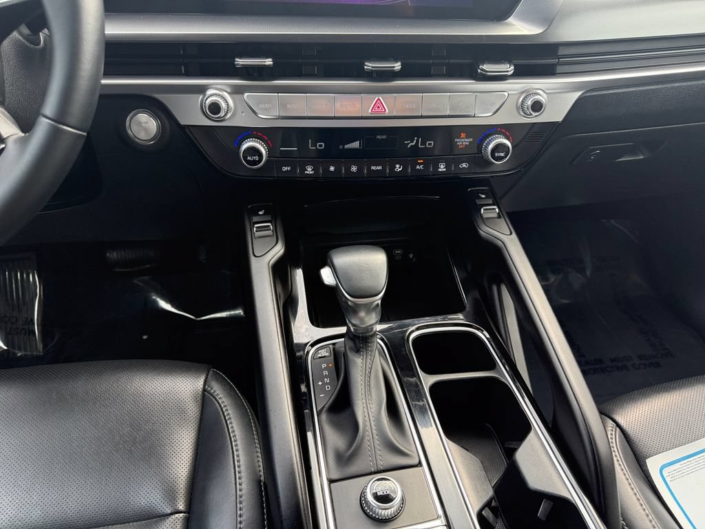 Used 2025 Kia Telluride S FWD image 11